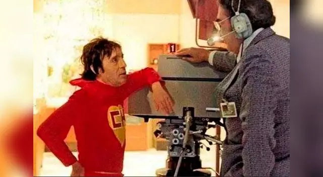 Roberto Gómez Bolaños en una foto inédita de La vecindad. Roberto Gómez Bolaños en una foto inédita de La vecindad.