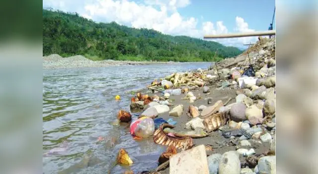 Reciclar ayuda a reducir el consumo de materias primas, apoyemos esta cruzada. Reciclar ayuda a reducir el consumo de materias primas, apoyemos esta cruzada.