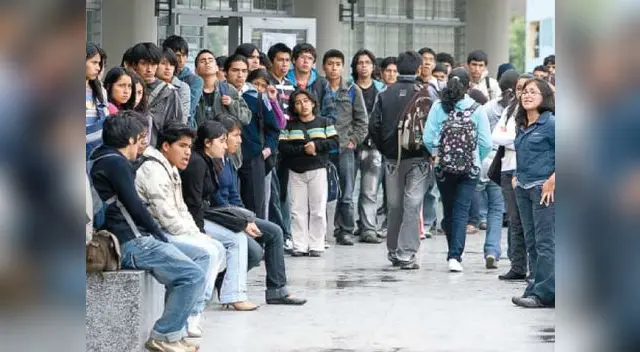 Universitarios no podrían ejercer derecho al medio pasaje, señalan. Universitarios no podrían ejercer derecho al medio pasaje, señalan.