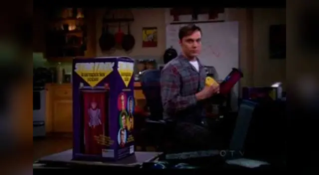 Sheldon Cooper conversa con Spock en The Big Bang Theory. 