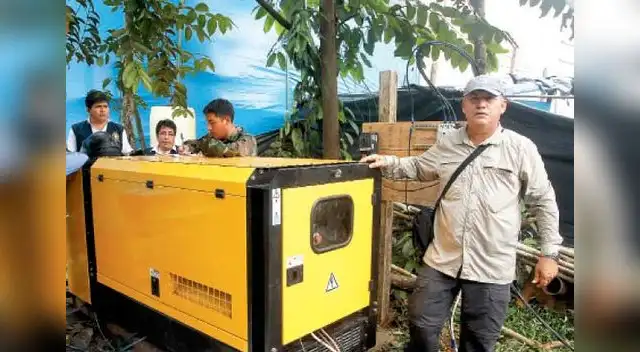 Le extrañó que la noticia se haya comunicado primero por la prensa. Le extrañó que la noticia se haya comunicado primero por la prensa.