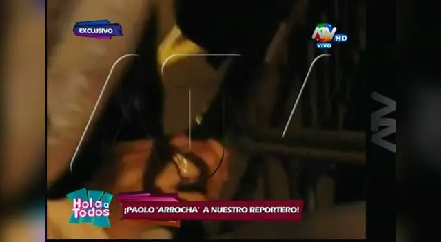 Alondra mostró orgullosa su anillo de brillantes. Alondra mostró orgullosa su anillo de brillantes.