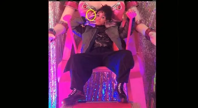 FKA Twigs luce anillo de compromiso dado por Robert Pattinson. 