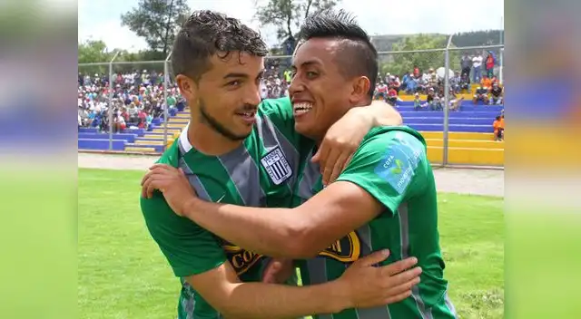 “Aladino” Cueva acaba de conseguir el tercer gol en el arco de Villasanti y se abraza con Costa, autor del segundo. “Aladino” Cueva acaba de conseguir el tercer gol en el arco de Villasanti y se abraza con Costa, autor del segundo.