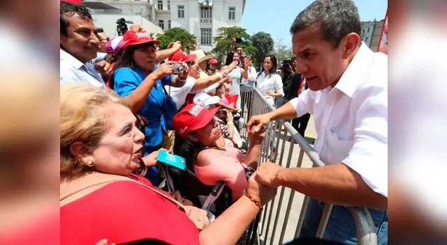 Habló claro tras ceremonia por el Día Internacional de la Mujer.