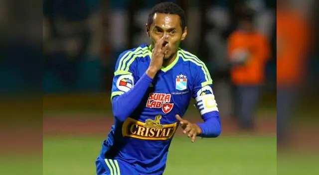 Carlos Lobatón fue la figura del partido por sus dos goles Carlos Lobatón fue la figura del partido por sus dos goles