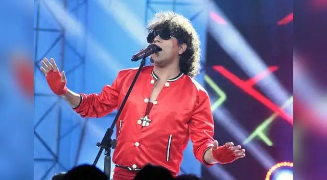 Se presenta en discoteca Álamo. 