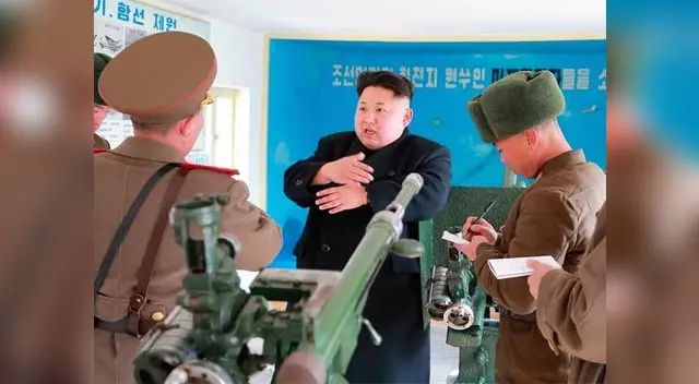 Kim Jong-un, líder de Corea del Norte, supervisó entrenamietos con equipos balísticos.