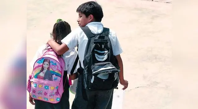 Toma nota: La mochila no debe llevarse solo en un hombro sino en ambos, para que el peso sea equilibrado y no ocasione dolores de espalda. Toma nota: La mochila no debe llevarse solo en un hombro sino en ambos, para que el peso sea equilibrado y no ocasione dolores de espalda.