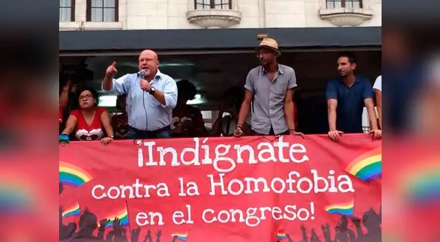 Bruce realizó un mitín en la Plaza San Martín Bruce realizó un mitín en la Plaza San Martín