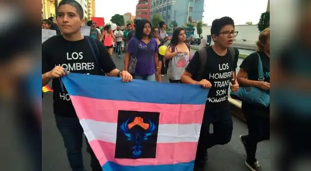 Ciento de personas marcharon pacíficamente Ciento de personas marcharon pacíficamente