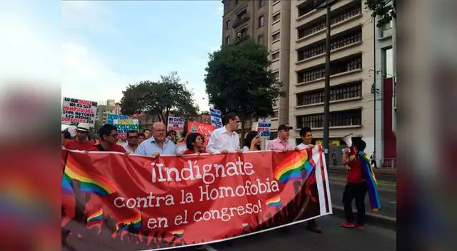 Bruce apoyo esta protesta que llegó hasta la Plaza San Martín Bruce apoyo esta protesta que llegó hasta la Plaza San Martín
