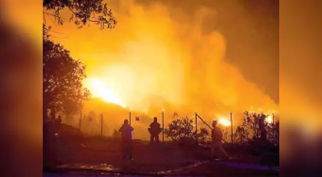 Hasta el cierre de la edición incendio aún no había sido controlado.