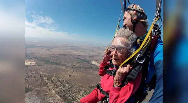 Centenaria vive a mil por hora y sus familiares la respaldan.