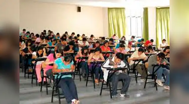 Miles de jóvenes se presentaron al examen de admisión Miles de jóvenes se presentaron al examen de admisión