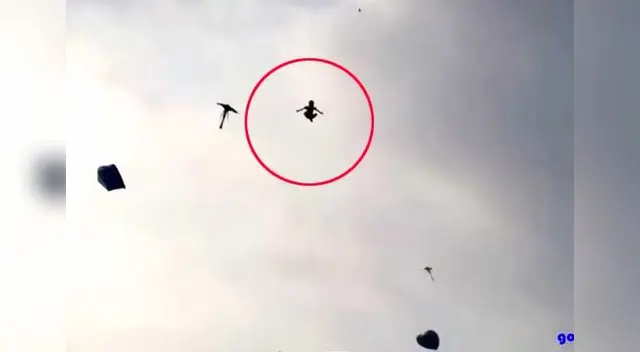 Niño se enredó en cometa gigante y murió. Niño se enredó en cometa gigante y murió.