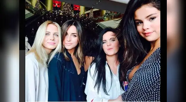 Selena Gómez responde con escote a Justin Bieber. 