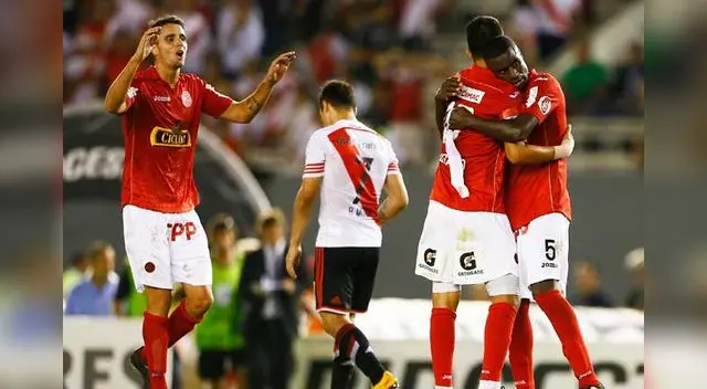 El ciclón hizo un buen partido, aunque los palos le dieron la mano. El ciclón hizo un buen partido, aunque los palos le dieron la mano.