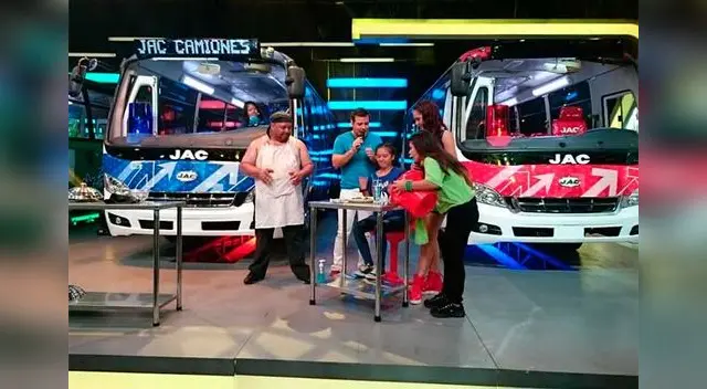 En las redes sociales criticaron que los participantes tengan que comer ensalada de cucaracha. En las redes sociales criticaron que los participantes tengan que comer ensalada de cucaracha.