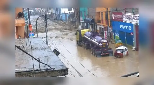 Así luce una calle de Chosica. El panorama es desalentador y lluvias no cesan.