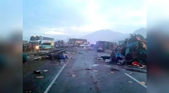 El bus en el que iban los evangélicos quedó completamente destrozado.