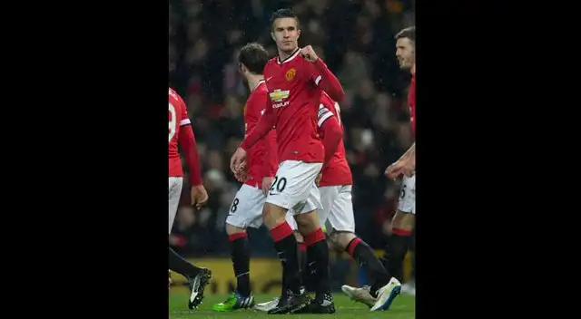 5 - Robin van Persie (25.6 millones de dólares)