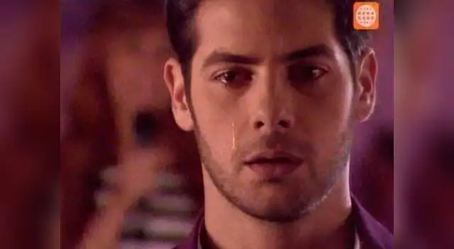 Nicolás llora cuando oye cantar a una desconocida pelirroja.