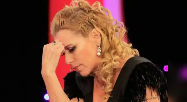 Se quebró por difícil momento. Se quebró por difícil momento.