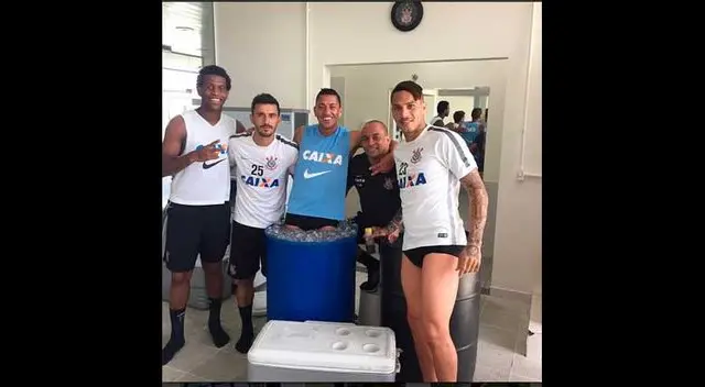Paolo y sus compañeros del Corinthians. 