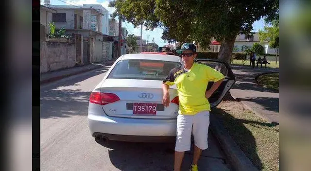 JUNTO A UN AUDI POSA ANTONIO SULCA QUIEN PASÓ casi una semana EN CANCÚN. JUNTO A UN AUDI POSA ANTONIO SULCA QUIEN PASÓ casi una semana EN CANCÚN.