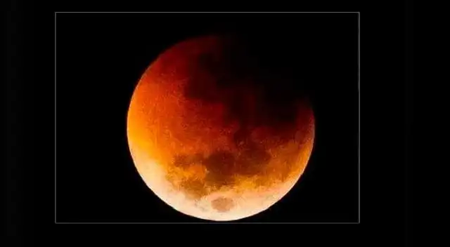 La luna sangró cinco minutos este 4 de abril. 