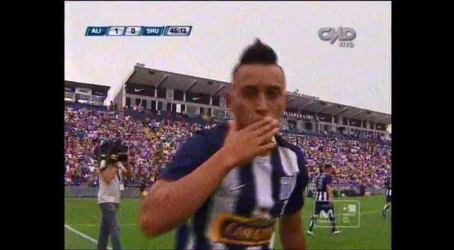 Cueva anotó tras buena jugada individual de Jean Deza