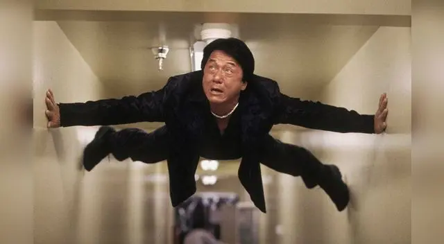 Usa pocas veces doble.  Le gusta realizar sus proezas por sí mismo.