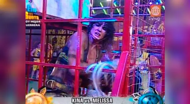 Malpartida sufre en la jaula. Malpartida sufre en la jaula.