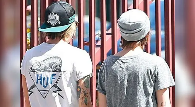 Kristen Stewart y Alice Carlige cada vez más juntas. Kristen Stewart y Alice Carlige cada vez más juntas.