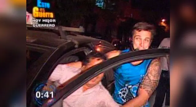 Jaloneó a chofer a punta de insulto para participar en juego. ¿No debería ser más respetuoso?