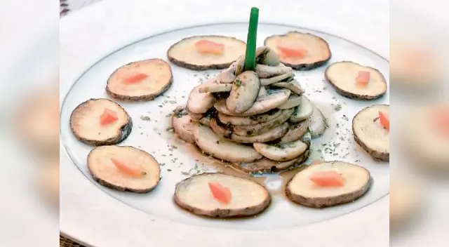 El secreto del chef: No cocines mucho los champiñones ya que tienden a botar mucha agua. El secreto del chef: No cocines mucho los champiñones ya que tienden a botar mucha agua.