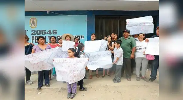 Al lugar llegaron autoridades de la Ugel y precisaron que informes técnicos confirman peligrosa ubicación. Al lugar llegaron autoridades de la Ugel y precisaron que informes técnicos confirman peligrosa ubicación.