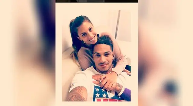 Los hinchas del Corinthians y el equipo lo esperan en el campo de juego. Los hinchas del Corinthians y el equipo lo esperan en el campo de juego.