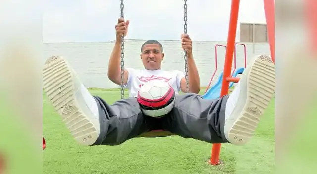 Atoche tuvo el sábado un día distinto, todos lo felicitaban por su gol ante San Martín