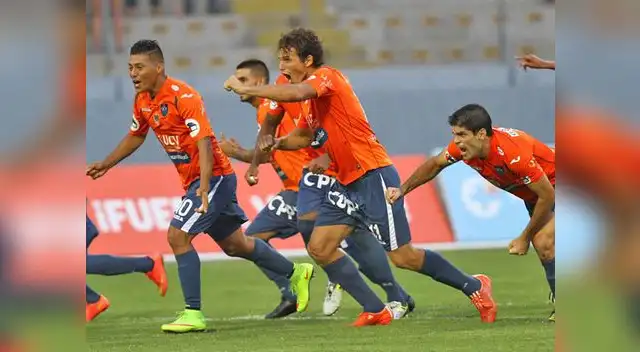 En los penales, el rival falló uno y el equipo de Navarro acertó todo y clasificó.