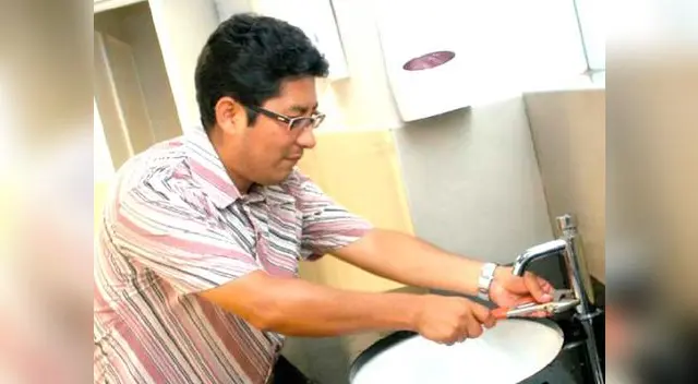 Comprueba que la rosca esté bien ajustada para evitar fugas.