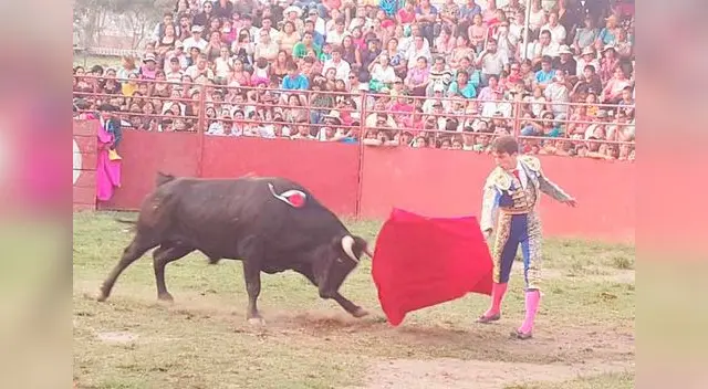 Pavón fue rechazado por sindicato de toreros por no matar a toros. 