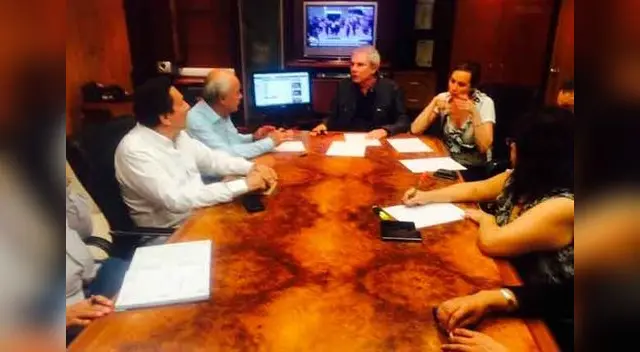 Esta foto viene siendo criticada en redes sociales. Esta foto viene siendo criticada en redes sociales.