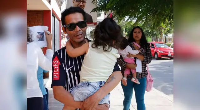 Saliendo con su familia del Poder Judicial