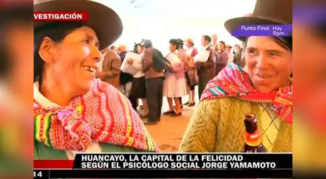 Dos invitadas en una boda local de Huancayo