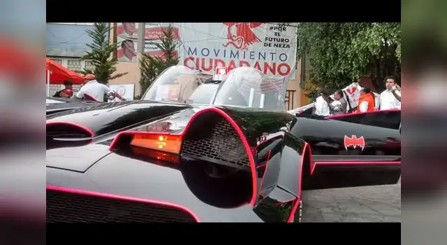 Batimóvil es utilizado para difundir las propuestas del candidato