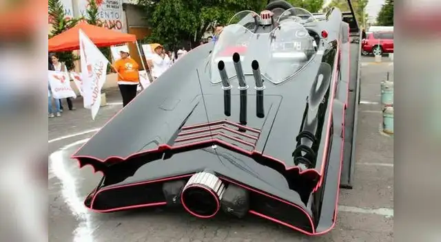 Batimóvil es utilizado para difundir las propuestas del candidato