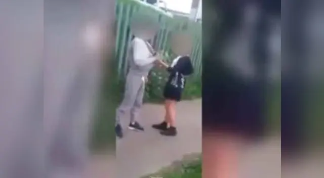 Joven de 14 años no deja de golpear a su compañero mayor que ella Joven de 14 años no deja de golpear a su compañero mayor que ella