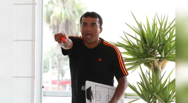 Cuenta que incluso, cuando jugaba en menores del club crema, asistía sobre todo a los partidos del cuadro blanquiazul Cuenta que incluso, cuando jugaba en menores del club crema, asistía sobre todo a los partidos del cuadro blanquiazul